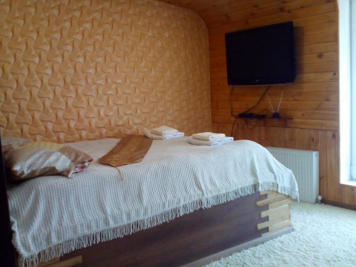 Motel Pid Strihoyu เครเมนชุก ภายนอก รูปภาพ